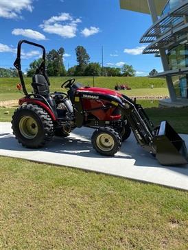 SA424 Tractor Loader